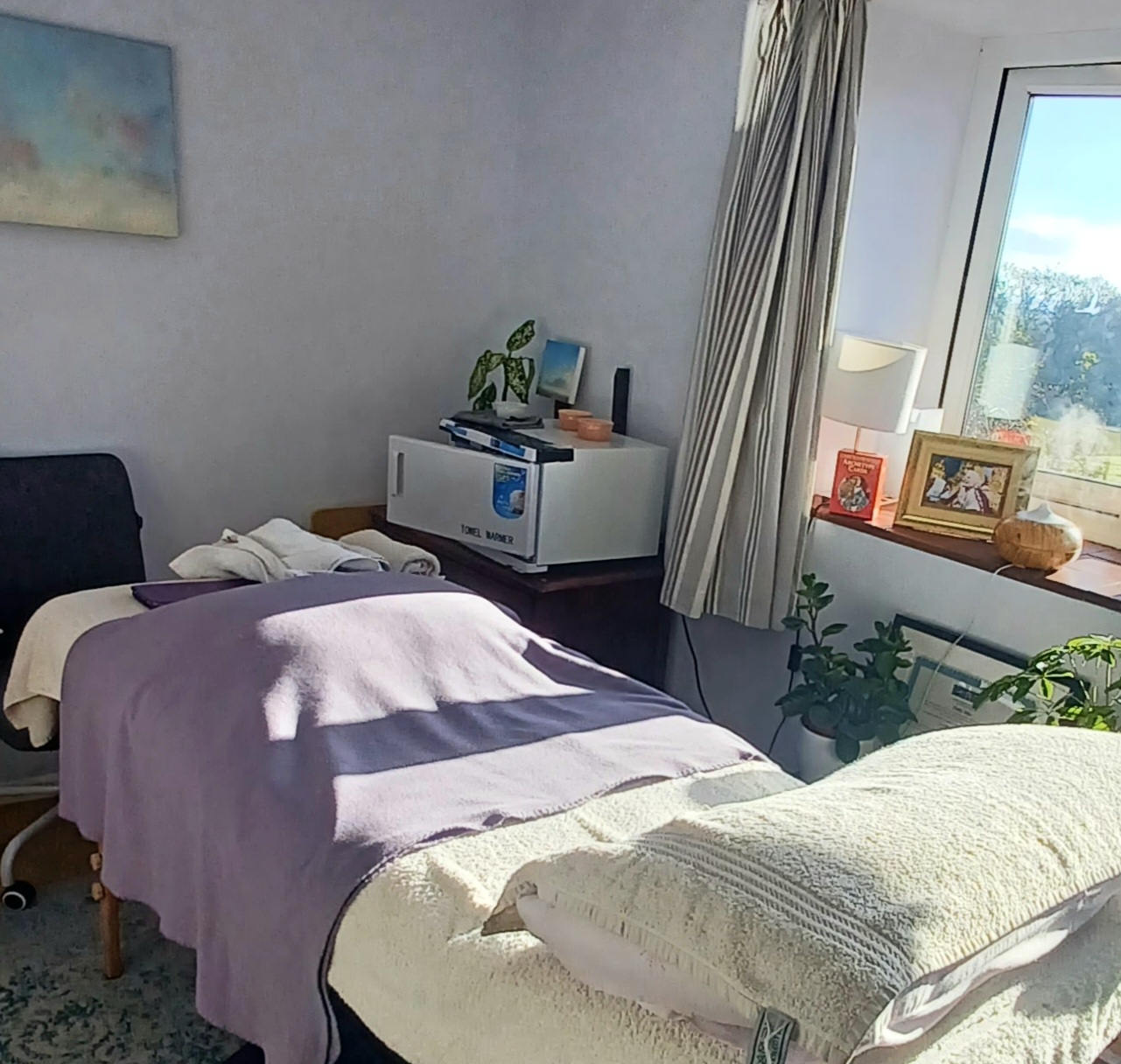 Relaxing dorset treatment room.